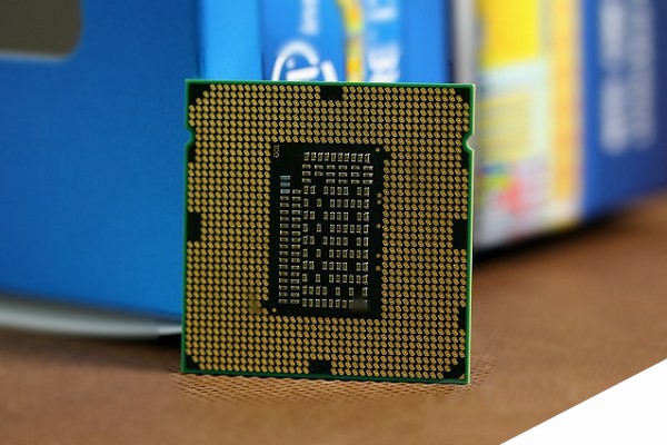 CPU主频和核数哪个重要？买CPU是选多核还是高主频？