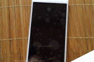 (图)白色版苹果iPhone 6S Plus屏幕首曝光 面板背部有神秘芯片
