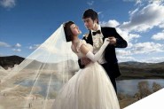 Photoshop利用通道工具给婚纱照片抠图换背景